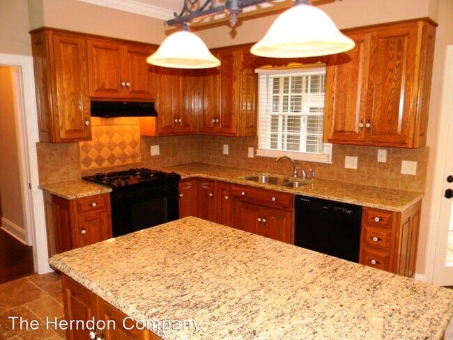 Building Photo - 4 br, 2.5 bath House - 797 Lake Laurie Drive