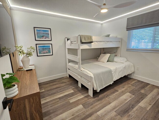 Building Photo - Gorgeous Seasonal Short-Term 2 Bedroom 2 Bathroom 2nd Floor Condo with Golf Transfer at Farmingto...
