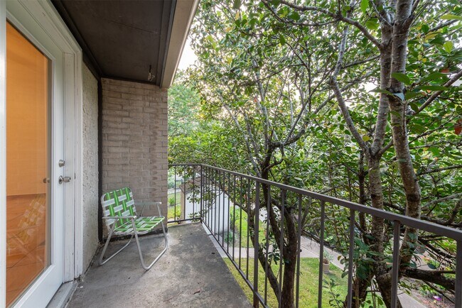 Building Photo - 2021 Spenwick Dr