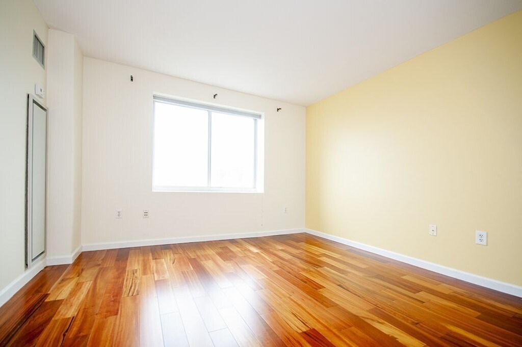 Building Photo - 10 Museum Way