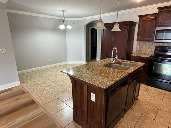 Building Photo - 1907 SW Stonegrove Rd