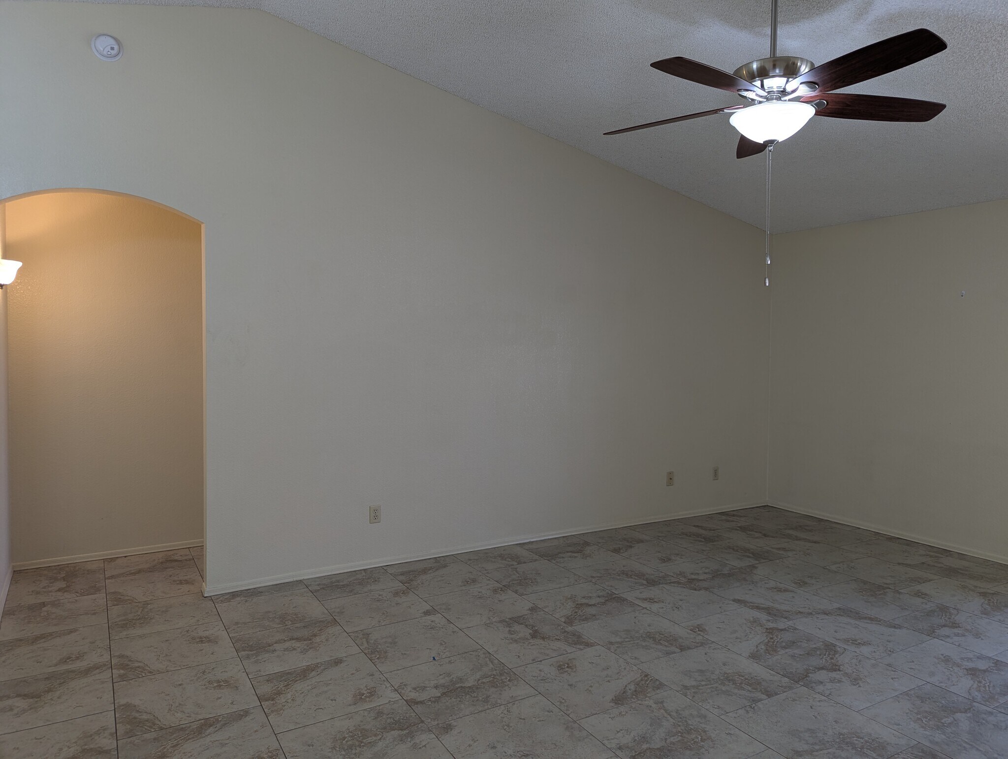 Building Photo - 5460 E Emerald Ave