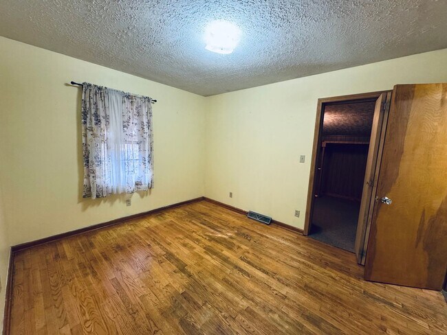 Building Photo - One Level Country Living