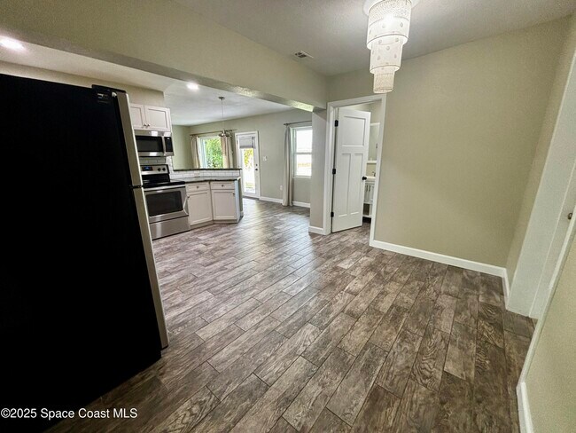 Building Photo - 1525 Island Dr