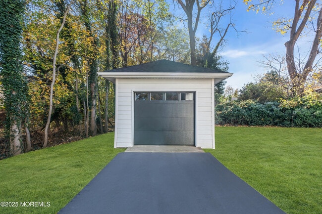 Building Photo - 340 River Rd