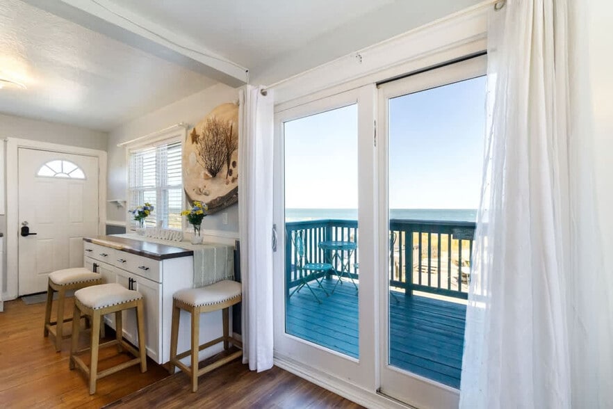 Building Photo - 9714 11th Bay St