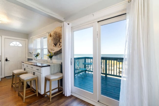 Building Photo - 9714 11th Bay St