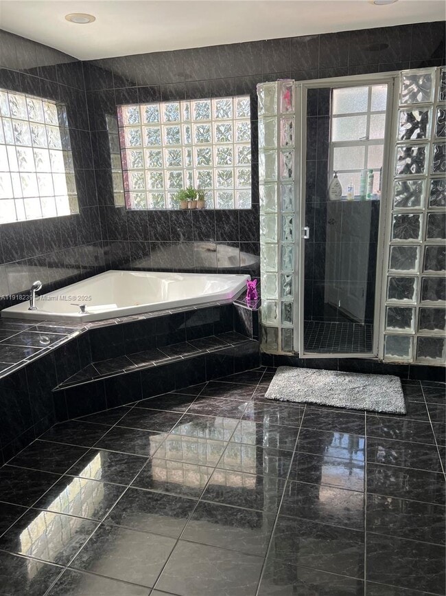 Building Photo - 6284 SW 26th St