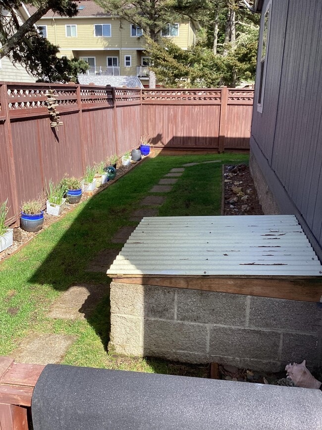 Building Photo - 250 SW 30th St