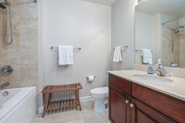 Building Photo - 420 E Waterside Dr