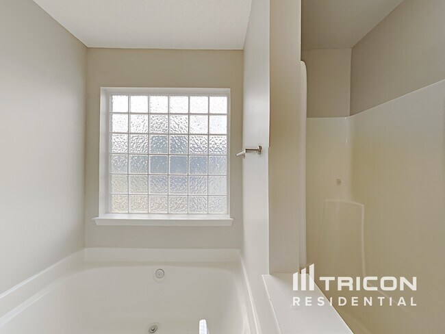 Building Photo - 3908 Chatterleigh Dr