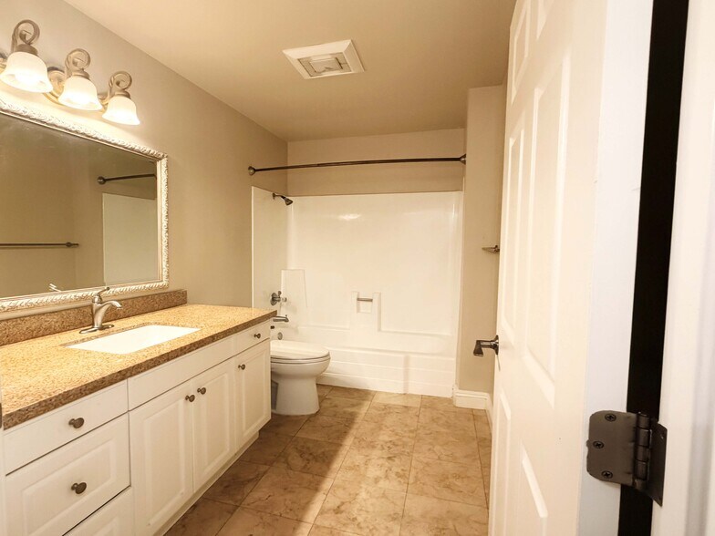 Building Photo - 184 Tangelo