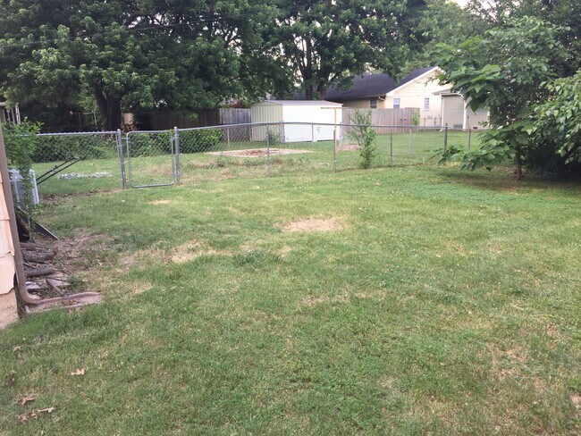 Building Photo - 2038 S Fairway Ave