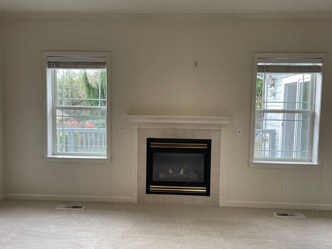 Building Photo - Lovely Home in Holmes Harbor with a Short Term Lease!