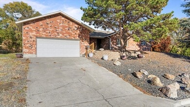 Building Photo - Stunning 4-Bedroom Modern Home in West Richland