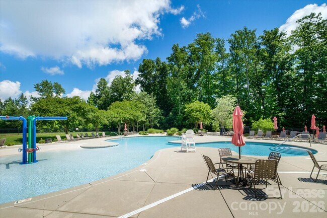 Building Photo - 6135 Snowy Egret Ave