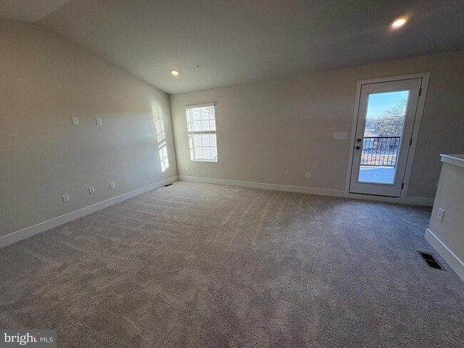 Building Photo - 229 Birdie Ct