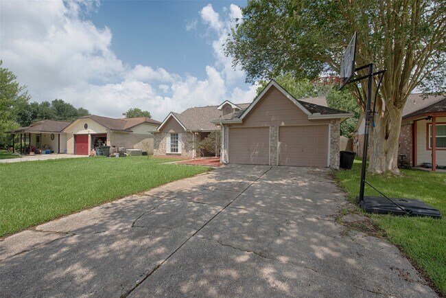 Building Photo - 2914 Tarpon Dr