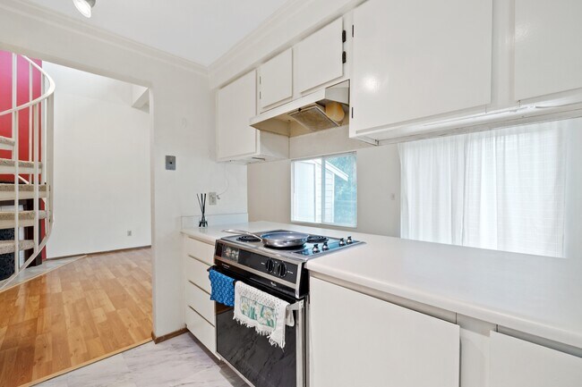 Building Photo - 19851 25th Ave NE