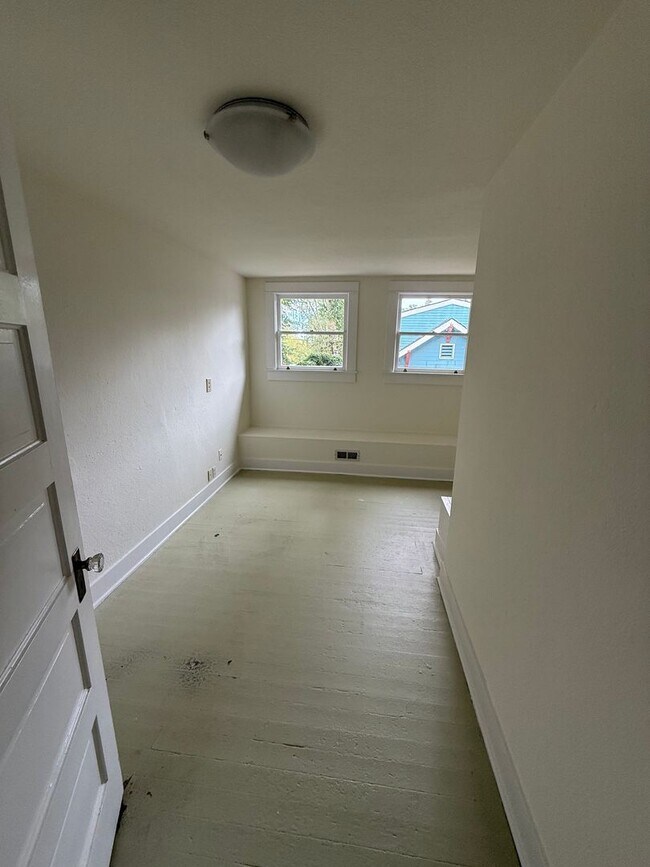 Building Photo - Charming Sellwood Gem in the Heart of SE P...