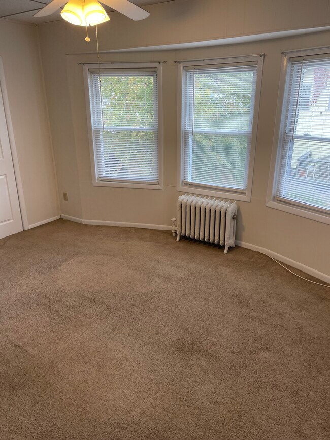 Living Room - 498 Ringwood Ave