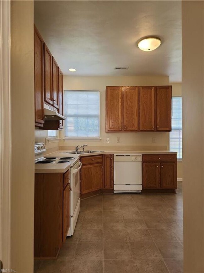 Building Photo - RENTAL