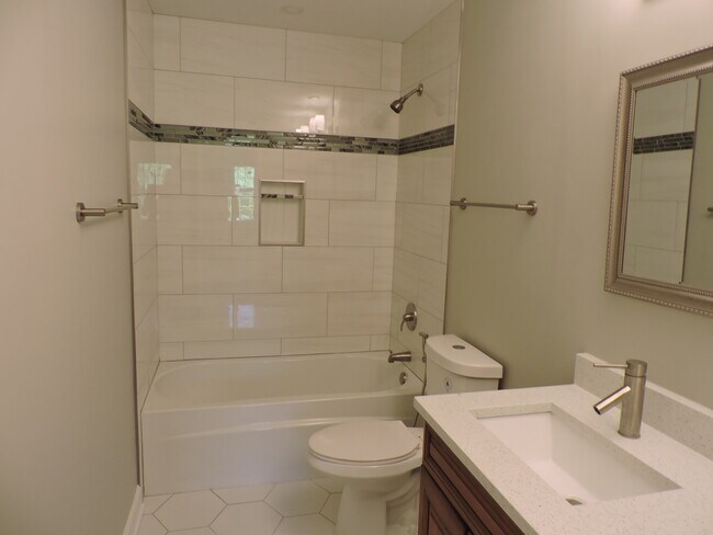 Building Photo - 407 Beechwood Dr