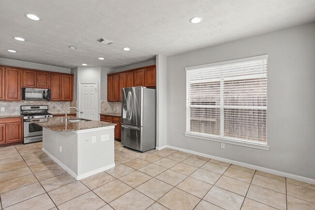 Building Photo - 19534 Country Canyon Dr