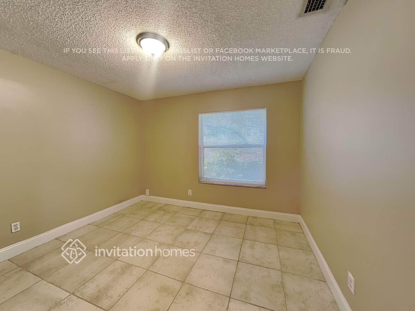 Building Photo - 450 SW 182nd Way