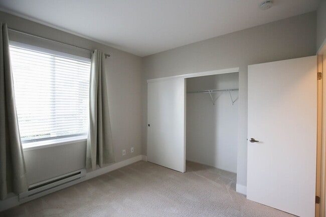 Building Photo - Modern and Clean 2 Bed 2 Bath Condo in Ric...