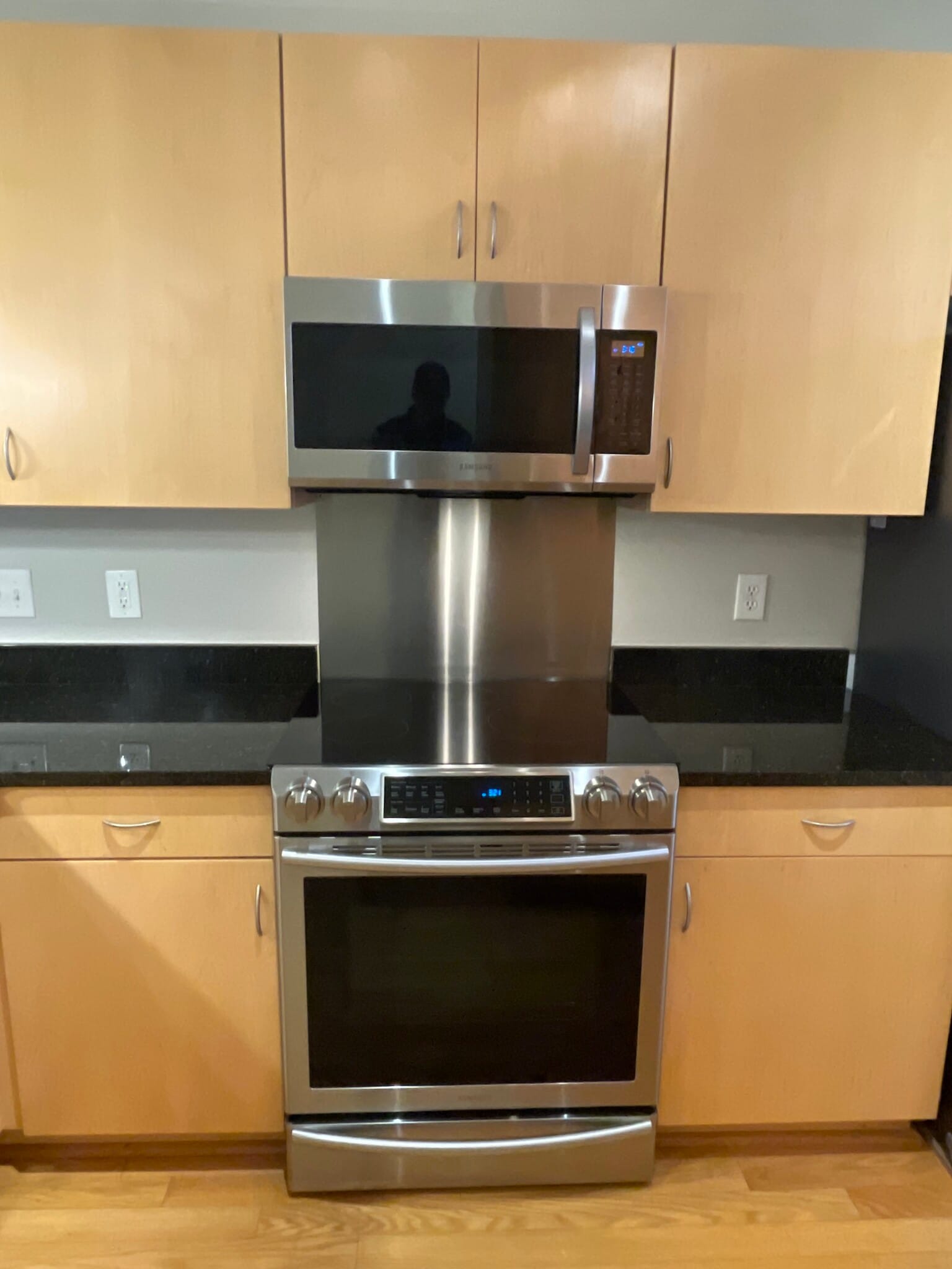 Convection oven & Induction Range - 1101 W 1st St