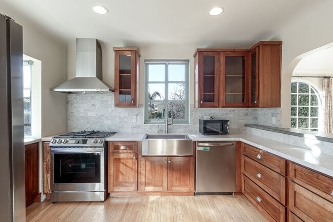 Building Photo - 3-Bed + 2-Bath Home | Midtown Ventura | Unfurnished