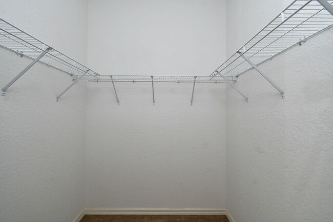 Building Photo - 2 Bedroom with Den and Garage. Over !800 Sq. Ft under air