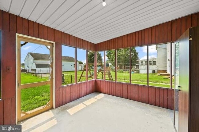 Building Photo - 640 1/2 3rd St