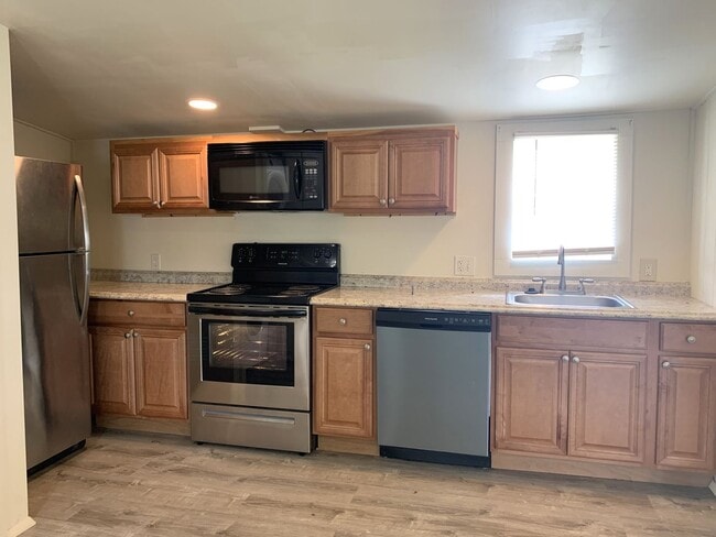 Building Photo - 302 Fairmount Ave