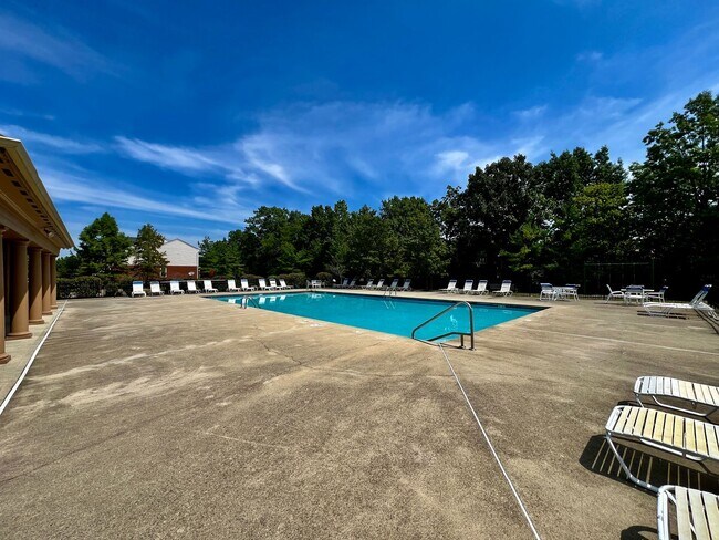 Building Photo - 6608 Rosemont Ln