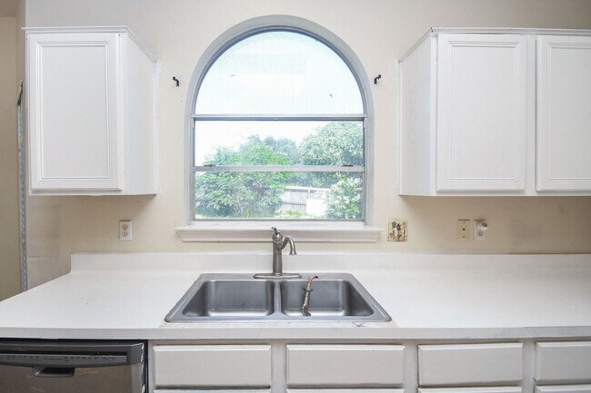 Building Photo - 5214 Mountain Forest Dr