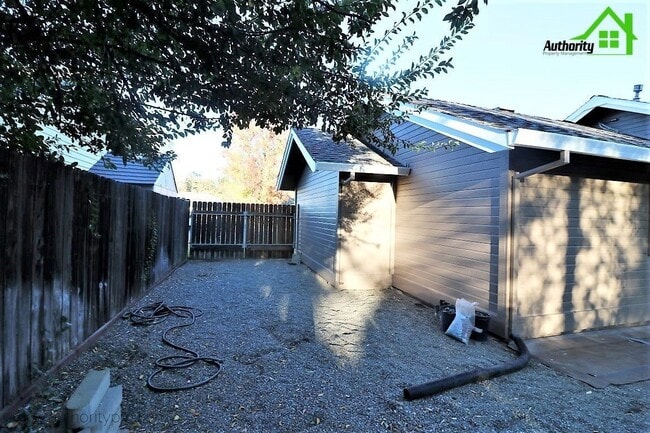 Building Photo - 1708 Gold Hills Dr