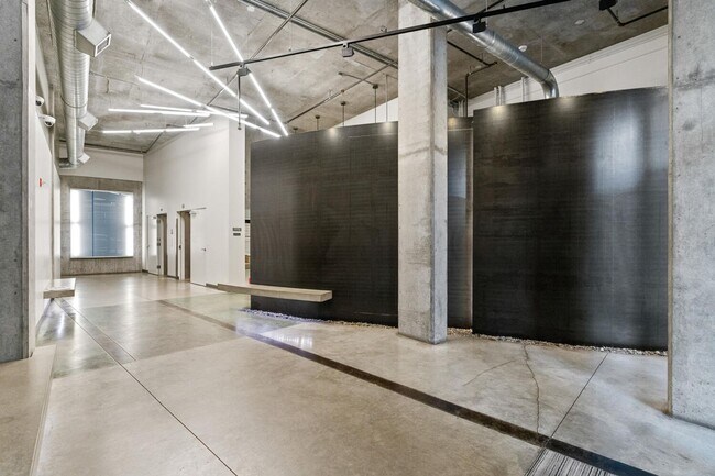 Building Photo - **FURNISHED** Streetcar Lofts studio w/parking/storage/Juliette balcony/fitness center/courtyard ...