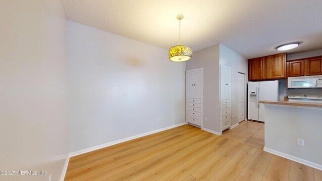 Building Photo - 211 Jardin De Mer Pl