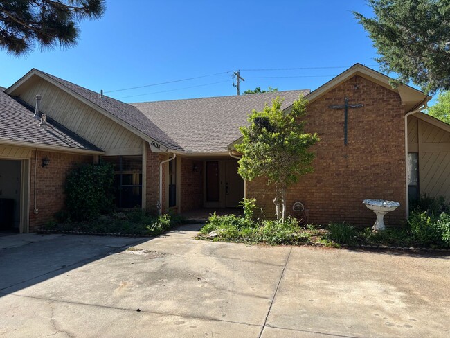 Primary Photo - Large Home in Warr Acres, Putnam City Schools