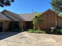 Building Photo - Large Home in Warr Acres, Putnam City Schools