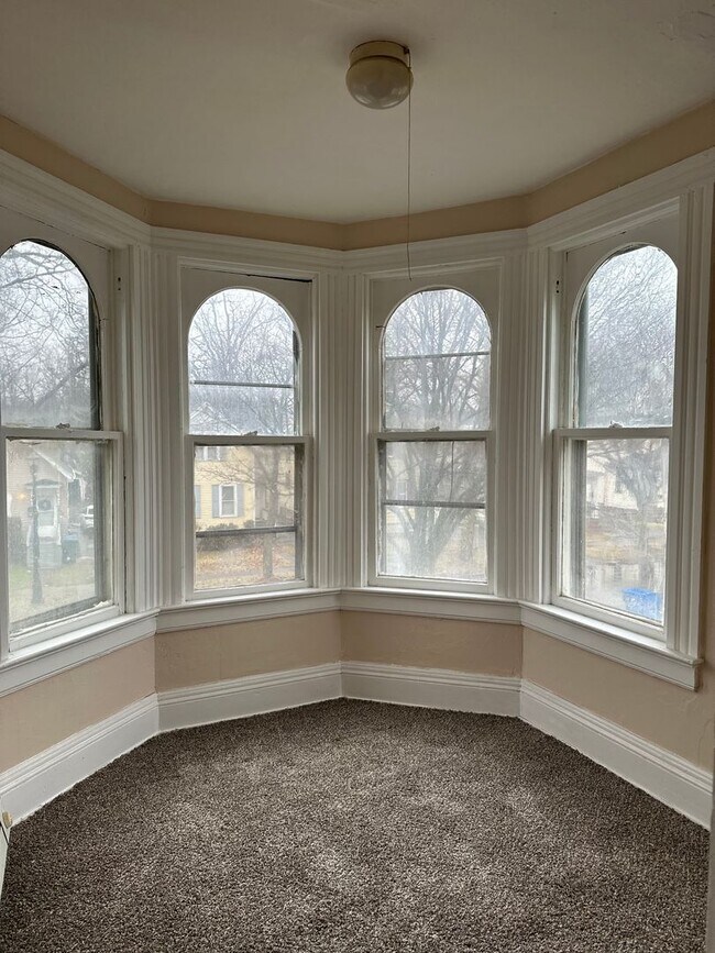 Building Photo - 337 Magnolia St