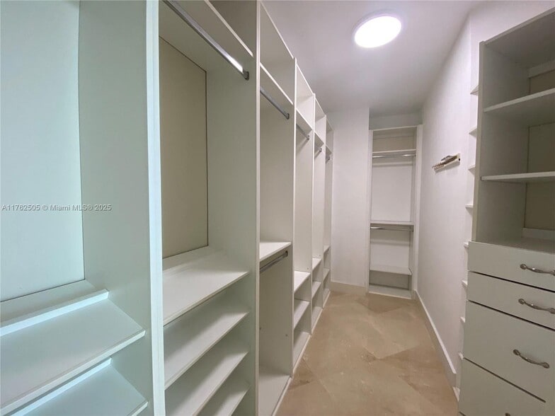 Building Photo - 1643 Brickell Ave