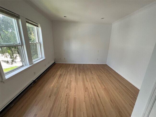 Building Photo - 339 Midland Ave