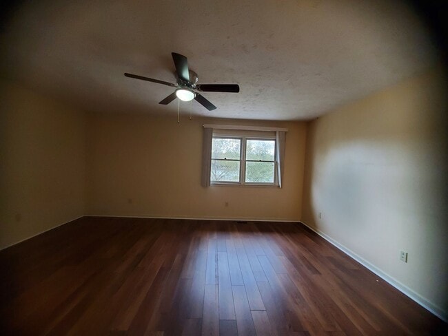 Building Photo - 450 Lands End Rd