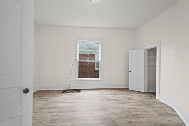 Building Photo - 131 W 13th St