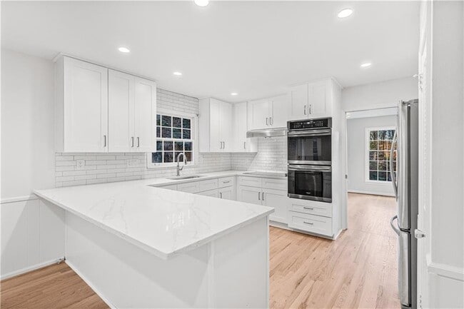 Building Photo - 2713 Briarlake Rd NE