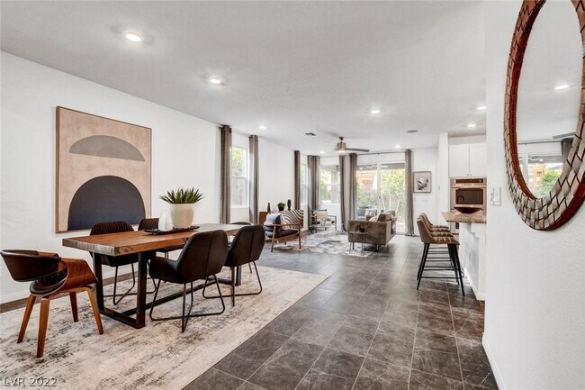 Building Photo - 7586 Lush Oasis Ave.