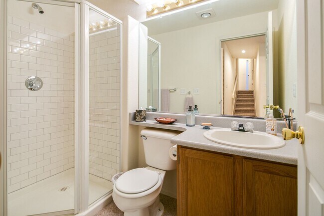 Building Photo - Spacious and Serene Home with Ideal Location near Parks, Trails, and Schools!